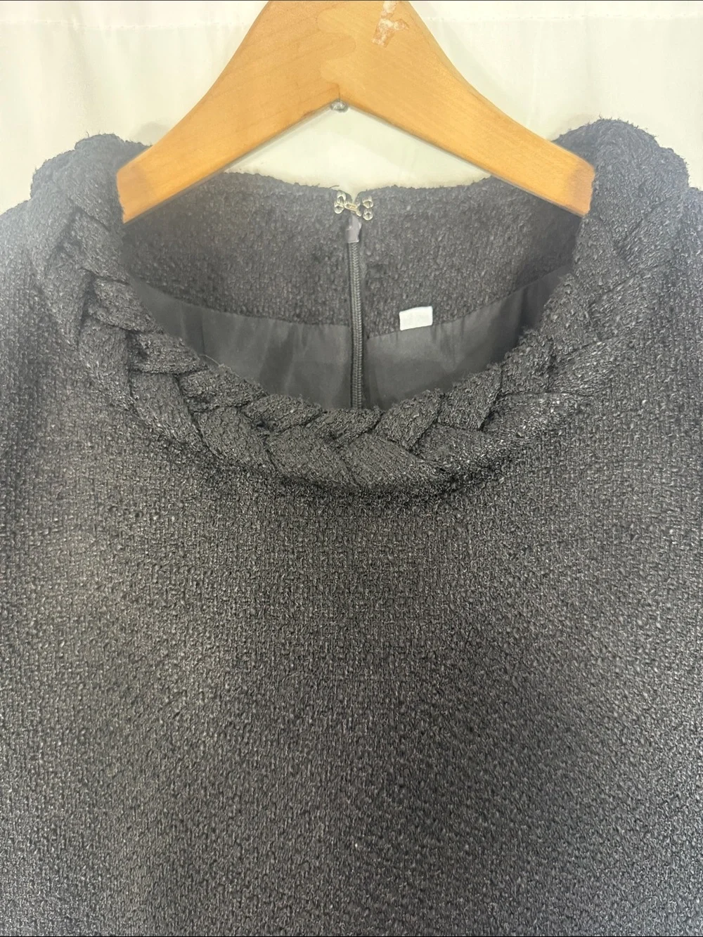 TUCKERNUCK BLACK TWEED JACKIE DRESS SIZE L WITH GOLD BUTTON DETAIL SIZE L - Picture 4 of 9